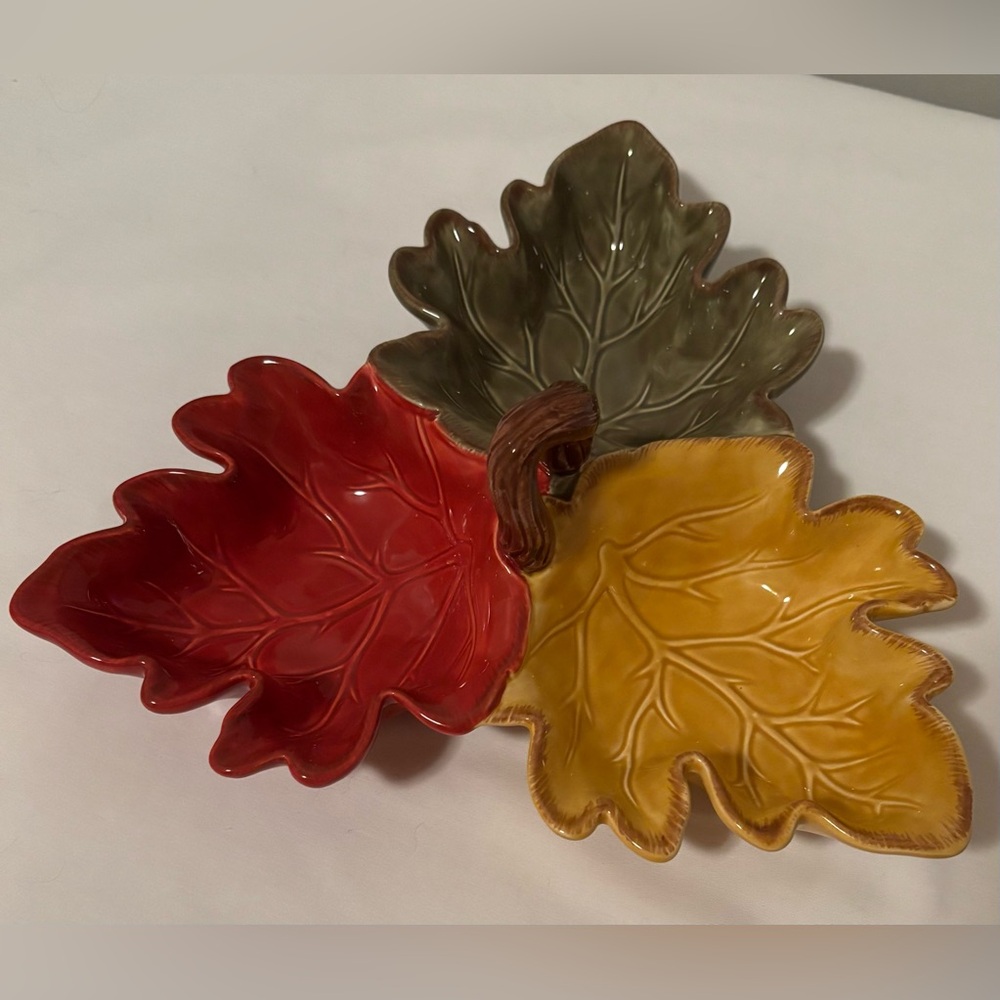 Harry & David Leaf-Shaped Snack/Candy/Nut Dish with 3 Sections & Handle